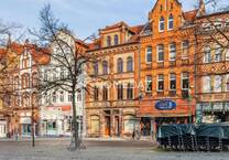 Teilvermietet: Historisches MFH mit großem Potenzial - 4 WE & Gewerbefläche in zentraler Lage