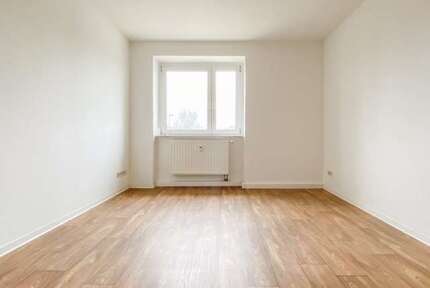 Wohnung zum Mieten in Plauen 220 € 45.84 m²