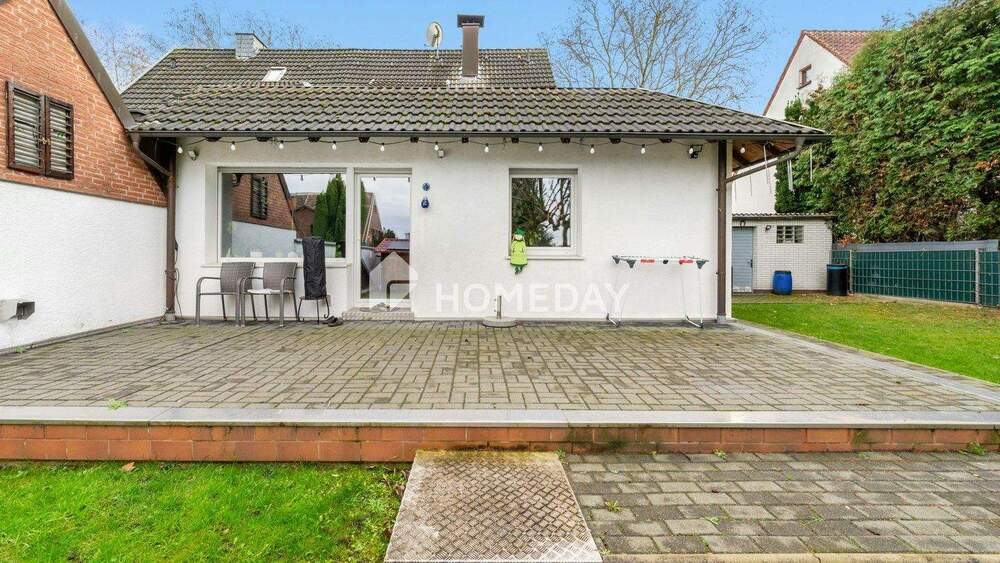 Charmante Doppelhaushälfte mit großem Grundstück und modernem Wohnkomfort 6 zimmer