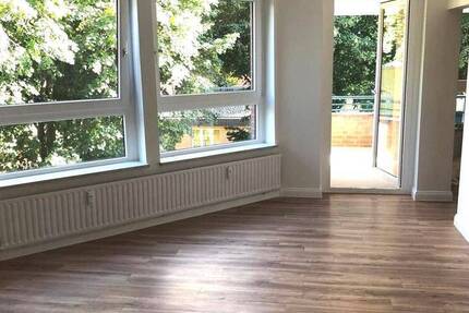SCHÖNER WOHNEN IN AHRENSBURG charmante u. gepfl. 2 Zi.-Whg.70m², EBK, Balkon, TG-Stellplatz KM € 843,- zzgl. NK.