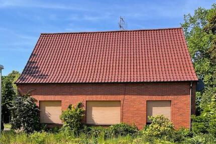 Haus mit großem Grundstück und Pferdewiese