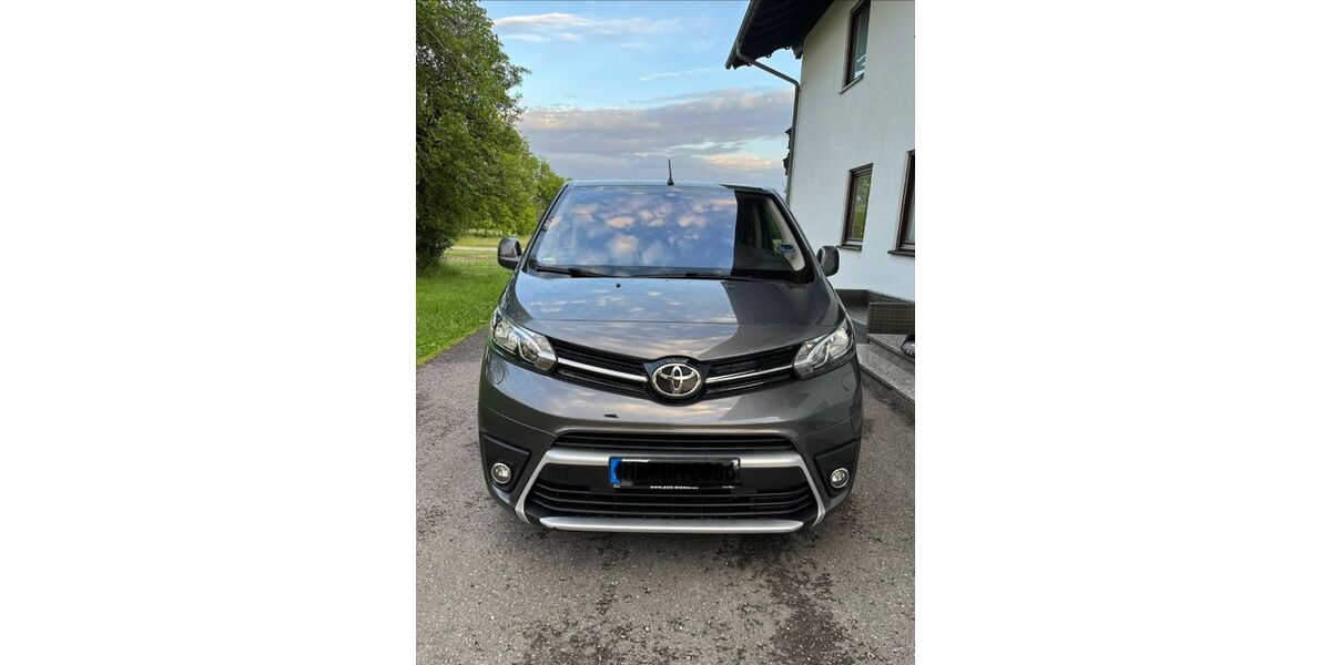 Toyota Proace (Verso) 196.000 km 18.200 &euro; Polling 84570