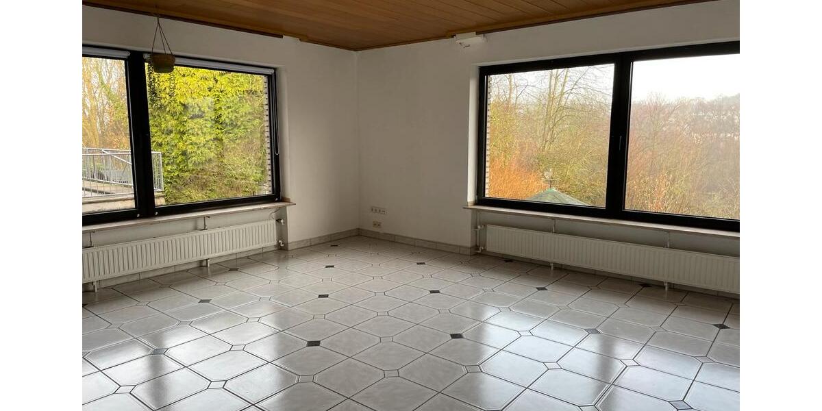 Große 5 Zimmer Wohnung mit eigenem Garten 5 zimmer