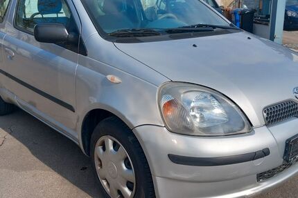 Toyota Yaris 110.000 km 1.290 &euro; München 81825