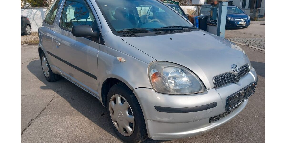 Toyota Yaris 110.000 km 1.290 &euro; München 81825