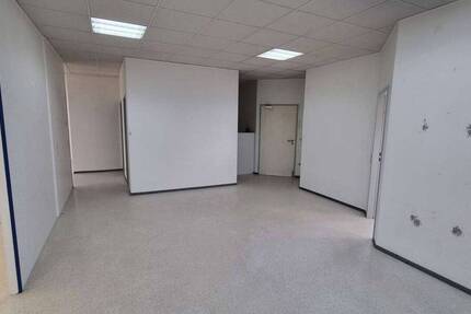 Gewerbeobjekt Karlsbad Langensteinbach - 4 Zimmer, 900&euro; | Angebot:23982178