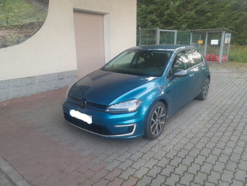 VW Golf 124.689 km 8.350 € Crinitzberg 08147