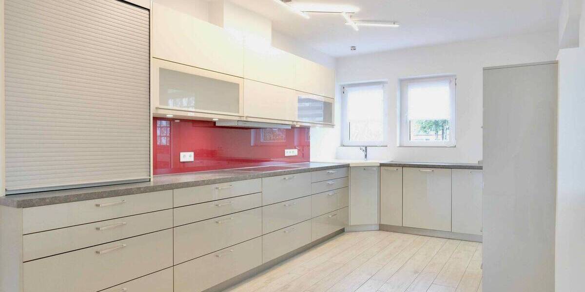 Mehrfamilienhaus, Wohnhaus Willich - 7 Zimmer, 210 m&sup2;, 749.000&euro; | Angebot:26029111