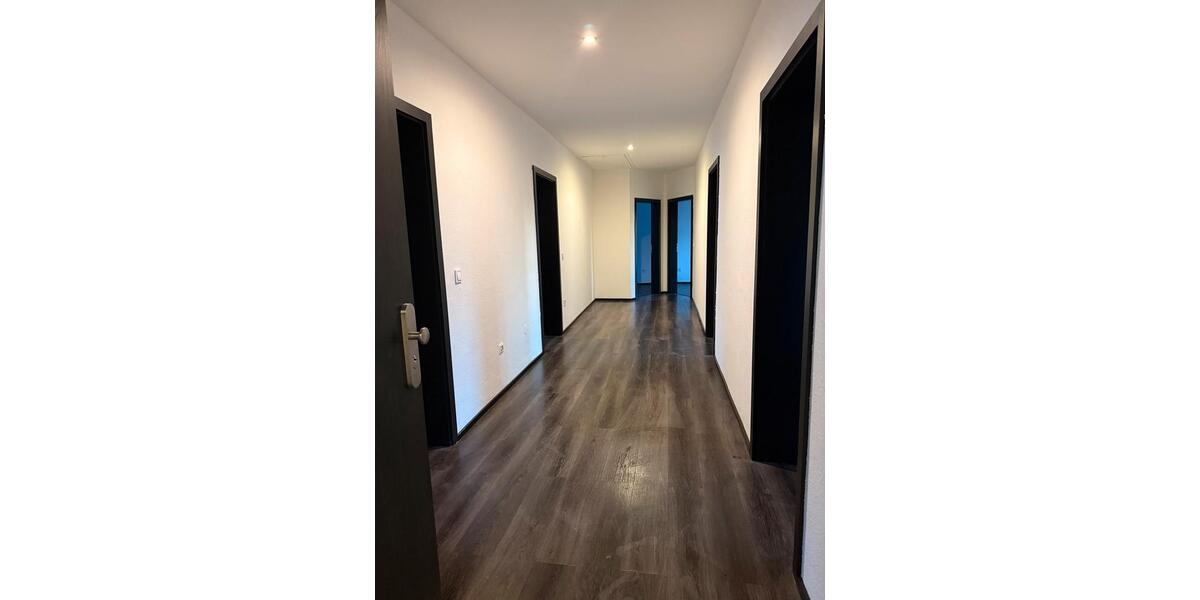 Dachgeschoßwohnung Werl - 4 Zimmer, 125 m&sup2;, 1.300&euro; | Angebot:25391584