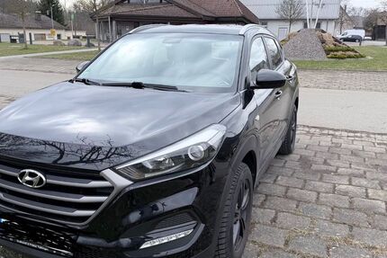 Hyundai TUCSON 70.600 km 15.800 &euro; Blumberg 78176