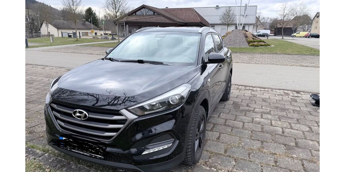 Hyundai TUCSON 70.600 km 15.800 &euro; Blumberg 78176