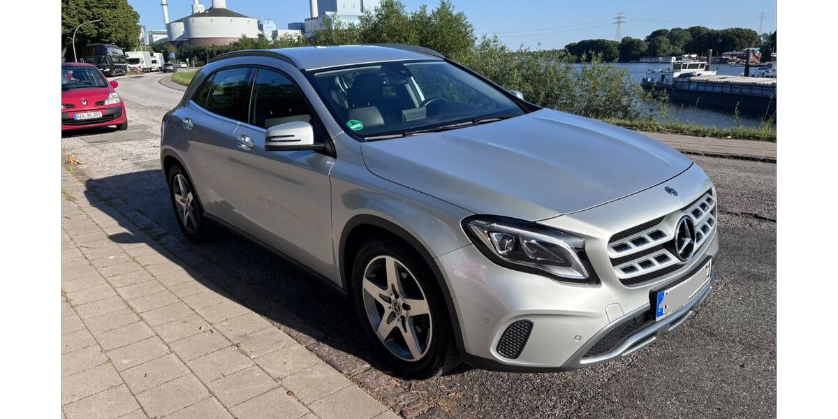 Mercedes-Benz GLA 180 74.337 km 21.800 &euro; Hamburg 20539
