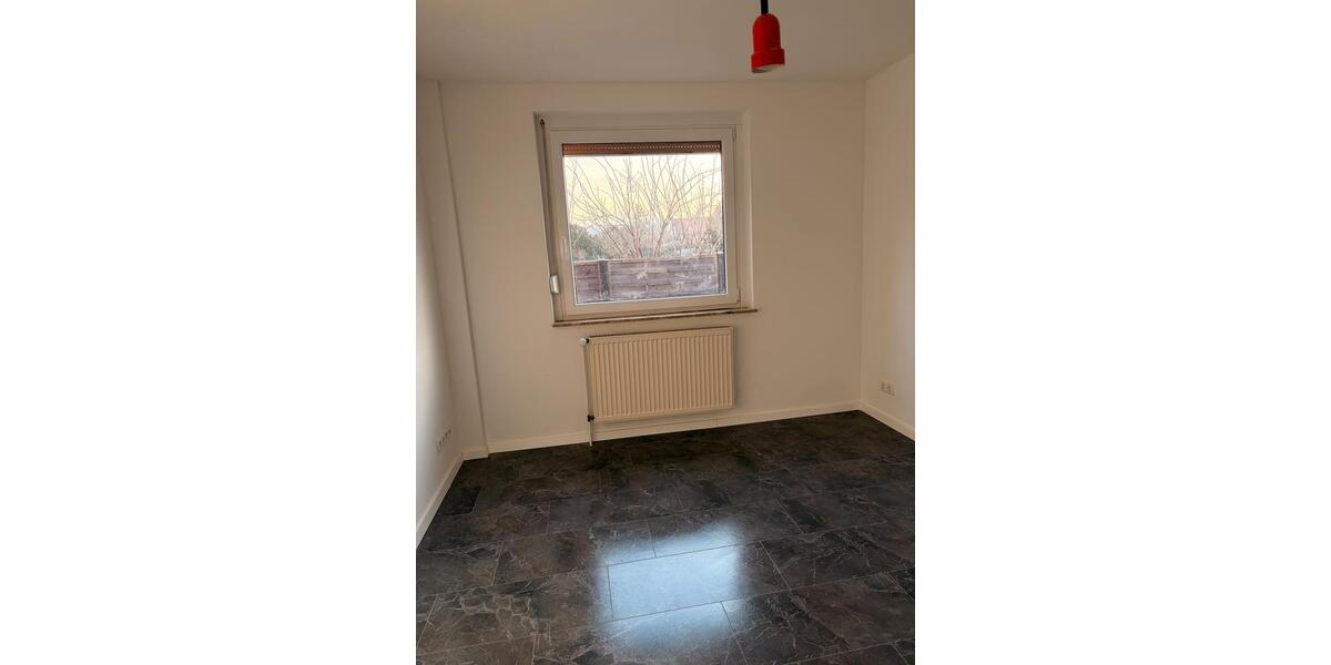 Sanierte Haushälfte mit Garten zu vermieten 3 zimmer