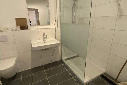 4 - Zimmerwohnung im 1. Obergeschoss Gäste-WC Kellerraum PKW-Stellplatz ohne Balkon 4 zimmer