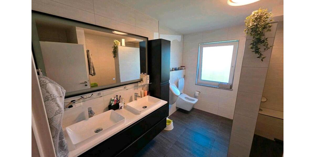 Erdgeschoßwohnung Schwandorf - 3 Zimmer, 101 m&sup2;, 399.000&euro; | Angebot:26372899