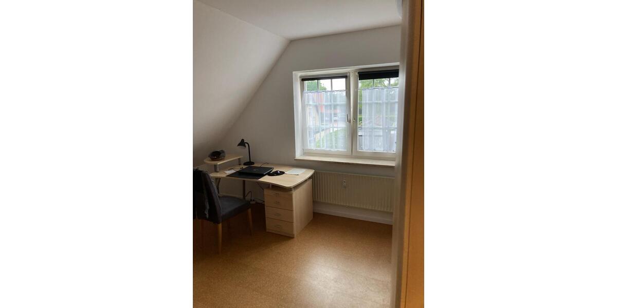 Dachgeschoßwohnung Zetel - 3 Zimmer, 80 m&sup2;, 620&euro; | Angebot:26322898