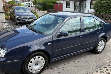 VW Bora 64.954 km 4.000 &euro; Leverkusen 51377