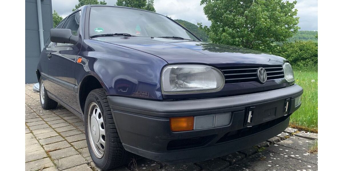 VW Golf 97.000 km 950 &euro; Rietheim-Weilheim 78604