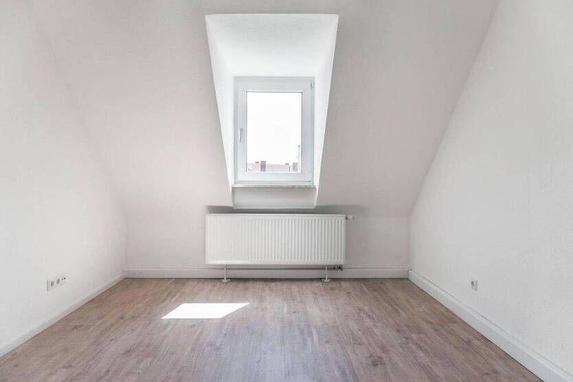 schöne, gut-geschnittene, renovierte 2-Zimmerwohnung zu vermieten