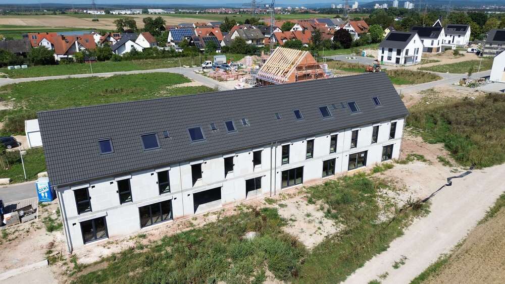 Haus zum Kaufen in Erlangen 649.900 € 161.41 m² 6 zimmer