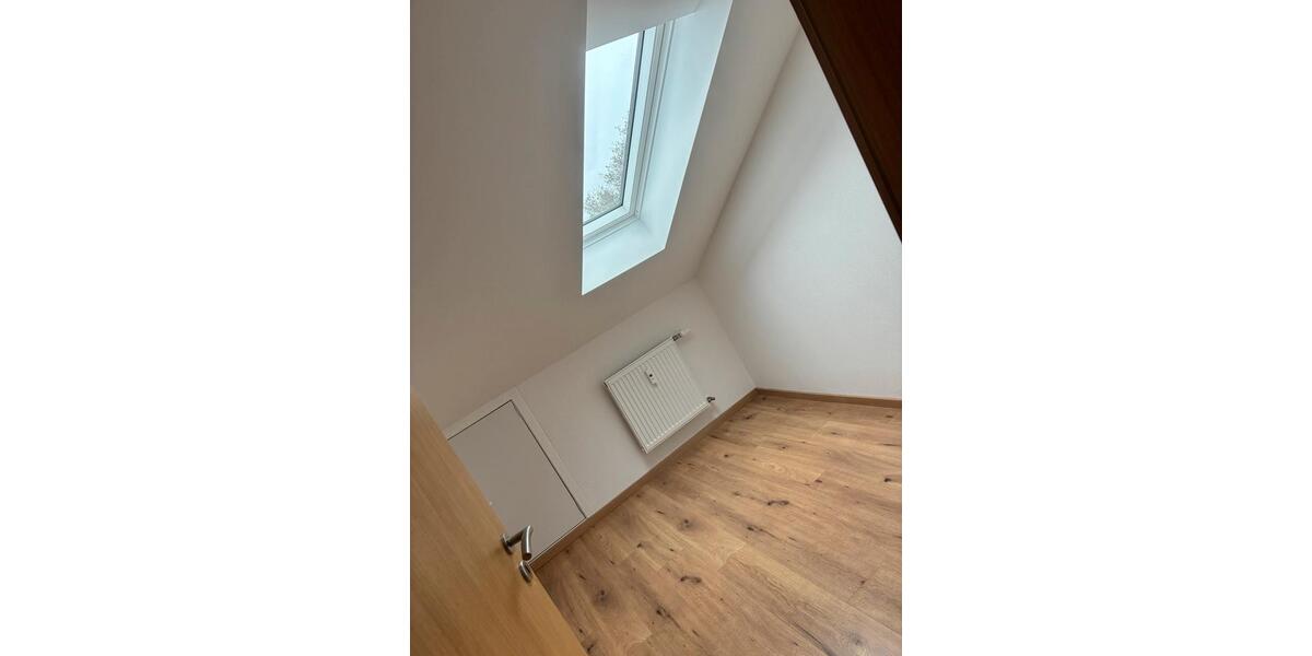 Dachgeschosswohnung zu vermieten. 3 zimmer