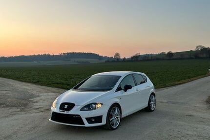Seat Leon 140.000 km 9.999 &euro; Ergolding 84030