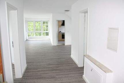 Top renovierte Dachgeschoss Wohnung mit großer Loggia und Balkon! 3 zimmer