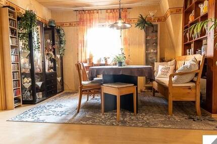 wunderschöne 3,5 Zimmer Wohnung mit Carport, Gartenanteil und Hobbyraum 3 zimmer