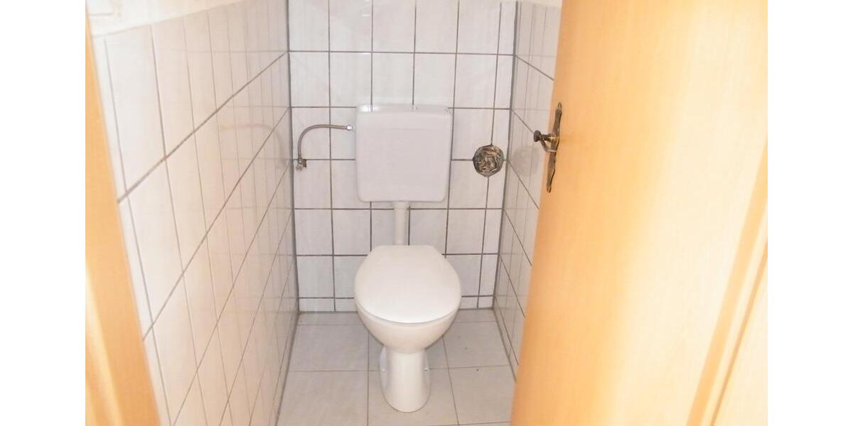 Dachgeschoßwohnung Teuchern - 2 Zimmer, 52 m&sup2;, 260&euro; | Angebot:12003094
