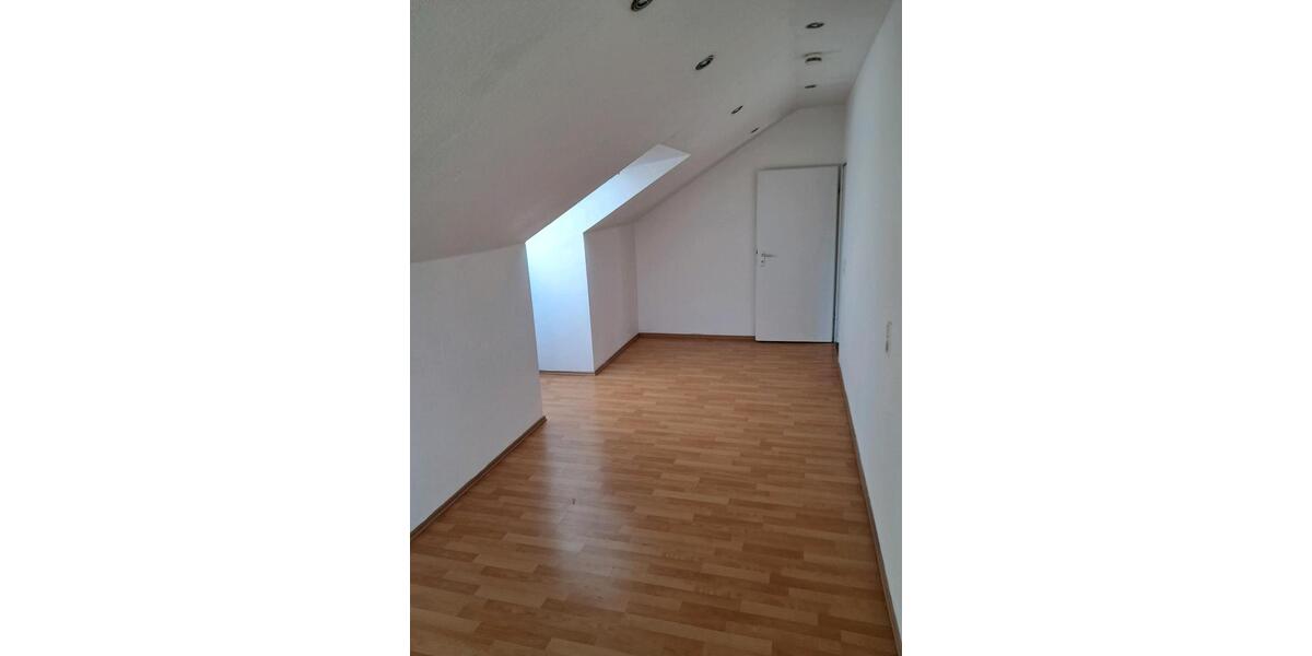 Dachgeschoßwohnung Duisburg Ruhrort - 4 Zimmer, 95 m&sup2;, 149.000&euro; | Angebot:26178480