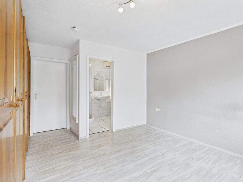 Charmante Wohnung in Warmbronn: Drei Zimmer, Tiefgarage und eine ruhige Lage in Wald- und Feld Nähe 3 zimmer