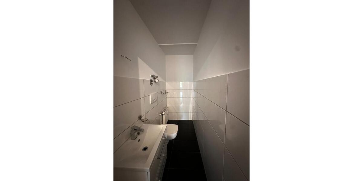 Etagenwohnung Wiesbaden Biebrich - 5 Zimmer, 104 m&sup2;, 1.800&euro; | Angebot:26533073