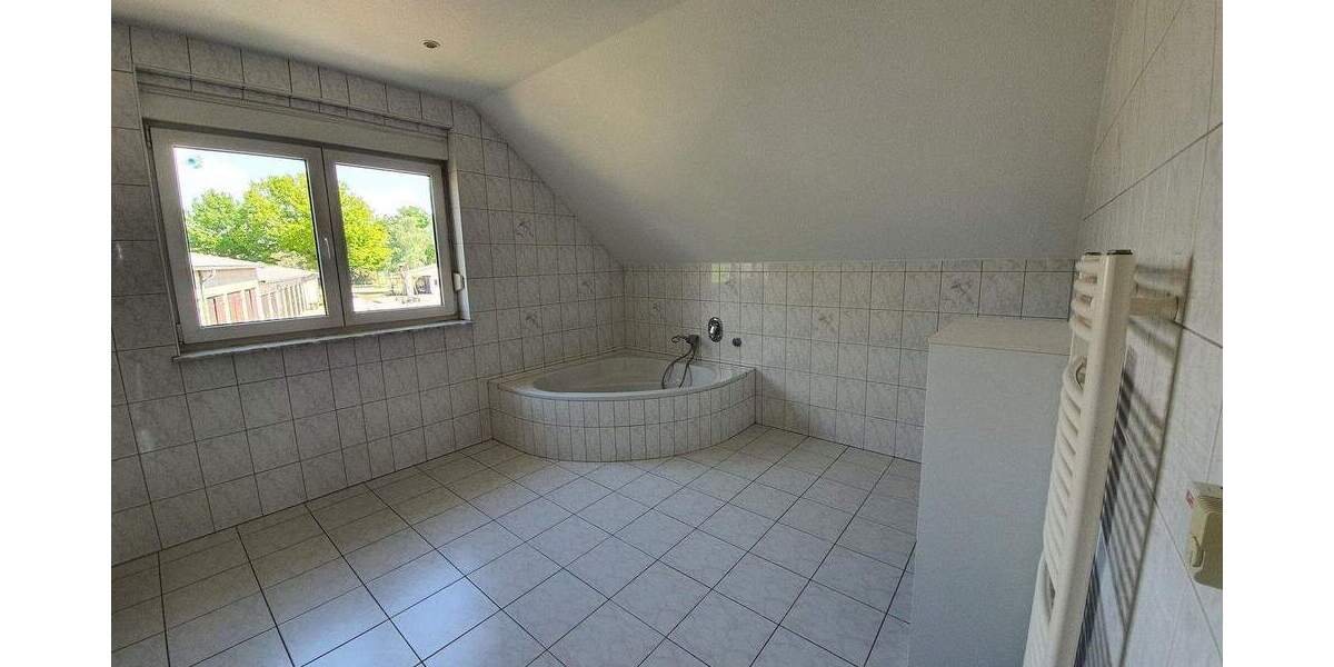 Einfamilienhaus Finsterwalde - 5 Zimmer, 130 m&sup2;, 1.290&euro; | Angebot:25337669