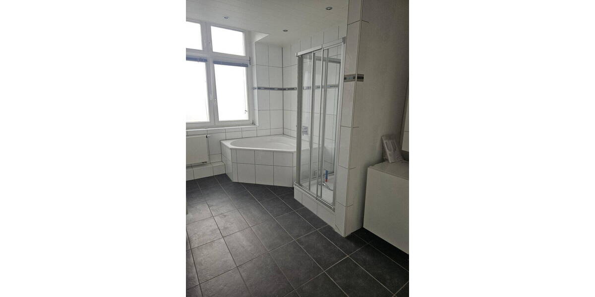 Etagenwohnung Leverkusen Wiesdorf Wiesdorf - 4 Zimmer, 150 m&sup2;, 1.395&euro; | Angebot:26385743