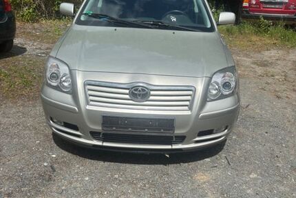 Toyota Avensis 295.000 km 2.499 &euro; Eschhofen 65552