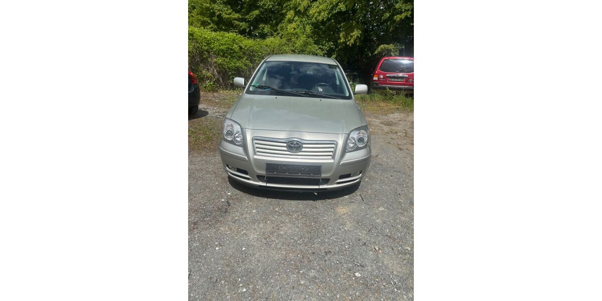 Toyota Avensis 295.000 km 2.499 &euro; Eschhofen 65552