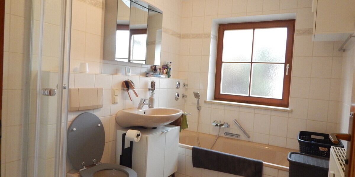 Gepflegte 2-Zimmerwohnung mit Garten in FreilassingHofham - inkl. TG Platz. - frei ab 01.08.2026 - Etagenwohnung Freilassing Freilassing | Angebot:24092328