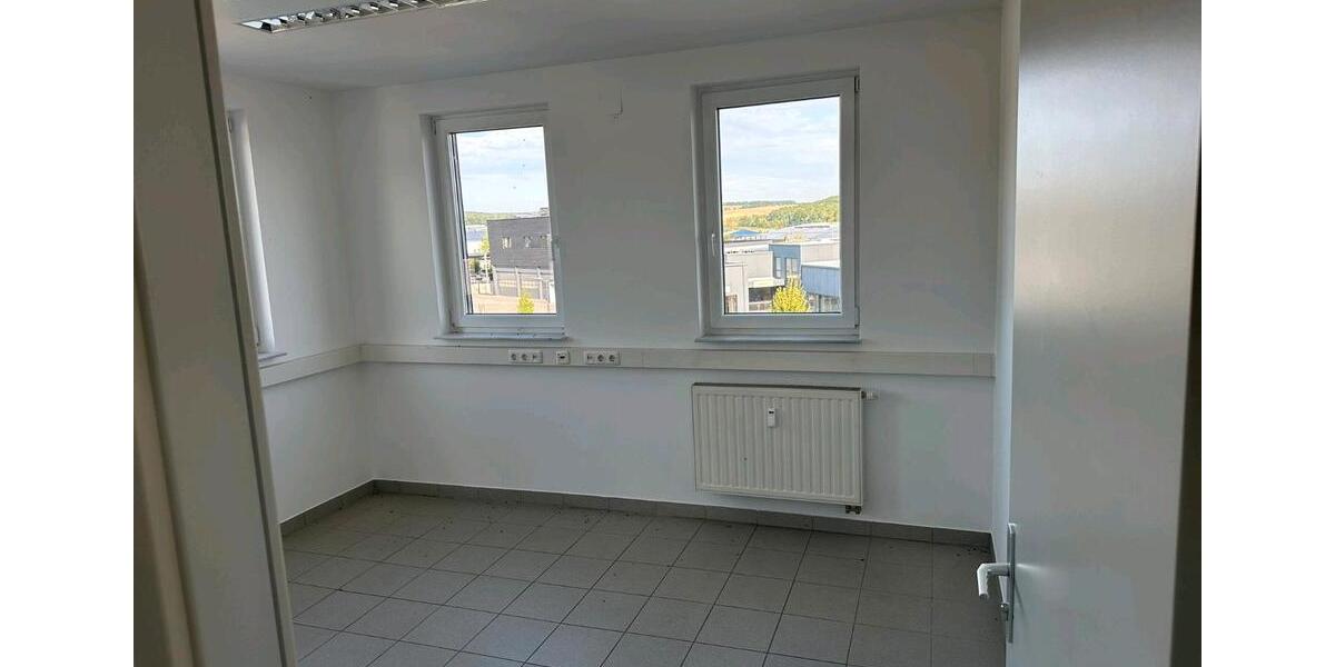 Büro 110 qm zu vermieten an der A70 zimmer