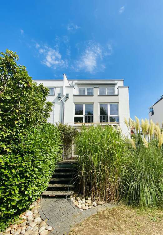 Haus zum Mieten in Kastel 3.250 € 180 m² 6 zimmer