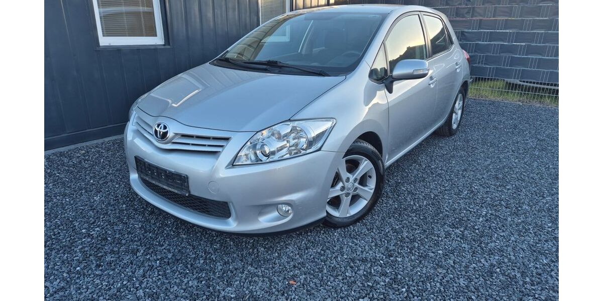 Toyota Auris 69.636 km 6.490 &euro; Hamm 59067