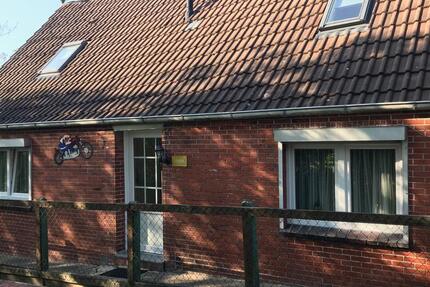 DHH sofort beziehbar, Ferienhaus möbliert, Garten eingezäunt zimmer