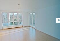 Helle 2-Zimmer-Wohnung mit Balkon und Badewanne