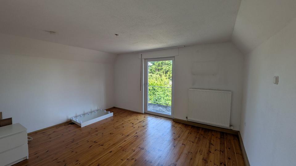 Älteres Einfamilienhaus mit Doppelgarage in Karlskron zur Miete