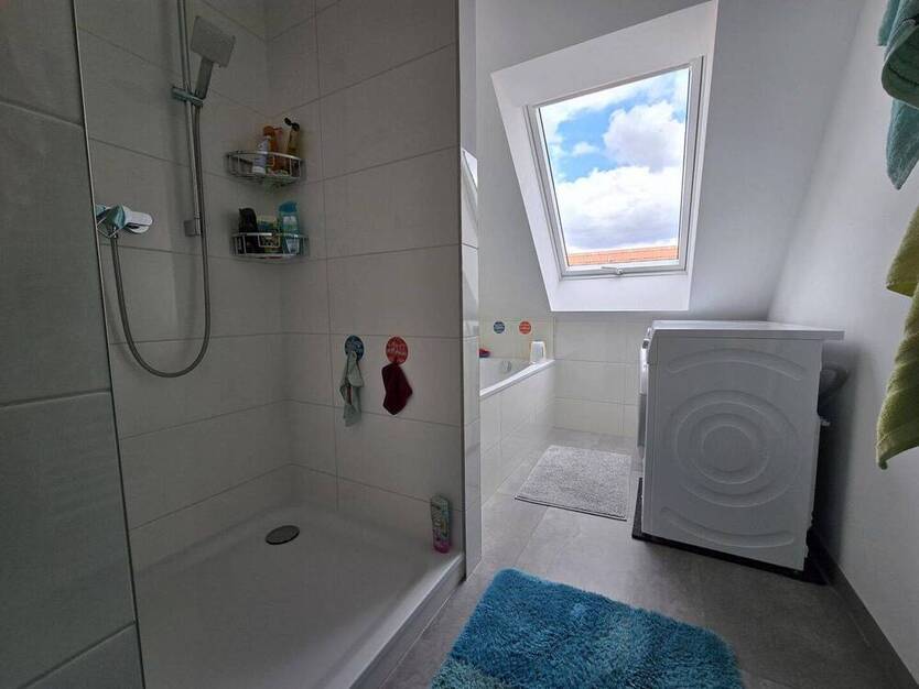 großzügige 4-Zimmer Dachgeschoßwohnung mit Südbalkon in zentraler Lage zu vermieten!!