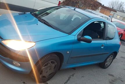 Peugeot 206 144.000 km 799 € Berlin 12099