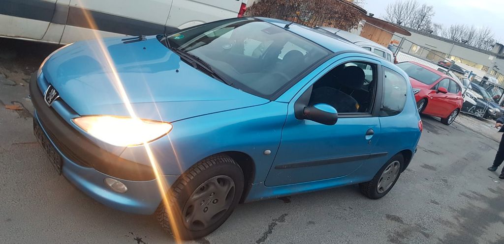 Peugeot 206 144.000 km 799 € Berlin 12099