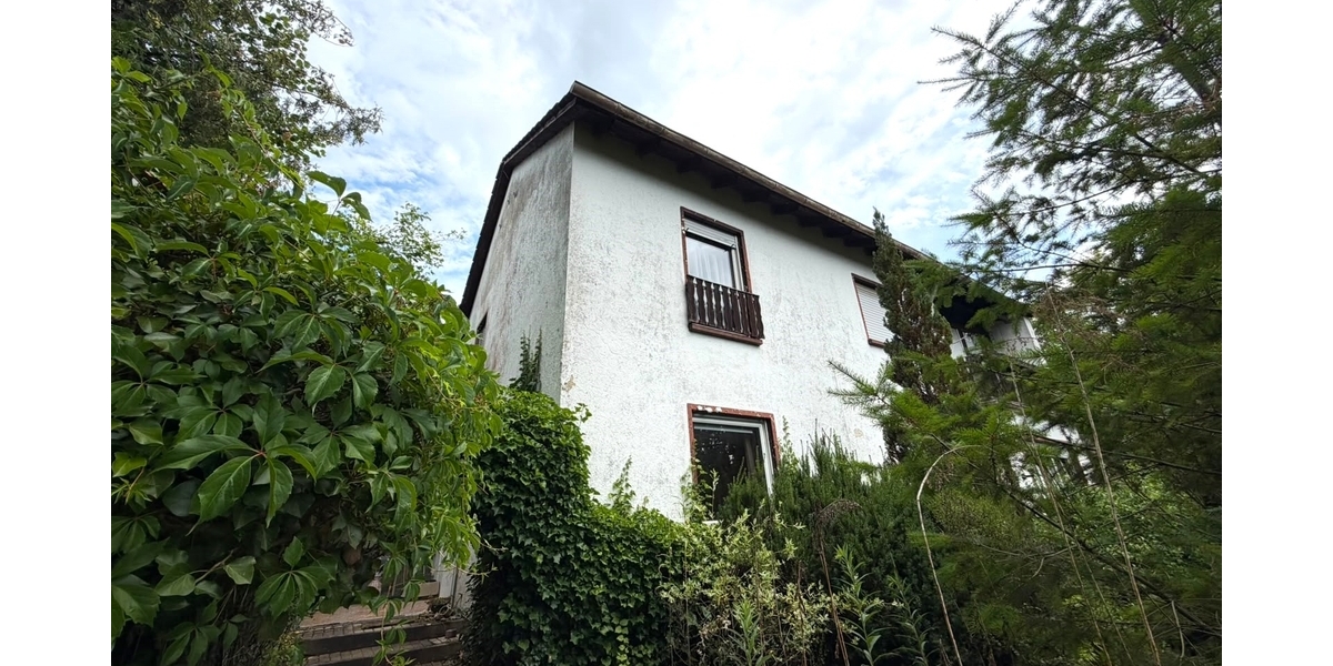 Potenzialstarkes Sanierungsobjekt: Freistehendes Ein- oder Zweifamilienhaus in Waldfischbach - Zweifamilienhaus Waldfischbach-Burgalben Rheinland-Pfalz | Angebot:27103932
