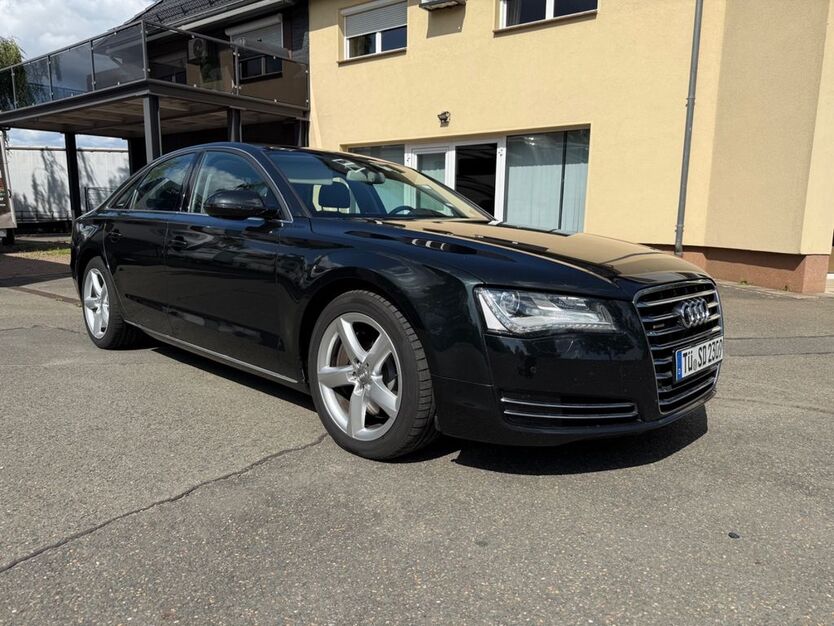 Audi A8 166.620 km 17.800 € Meerane 08393