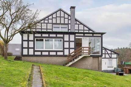 Haus Schmallenberg - 8 Zimmer, 230 m&sup2;, 219.000&euro; | Angebot:26013511