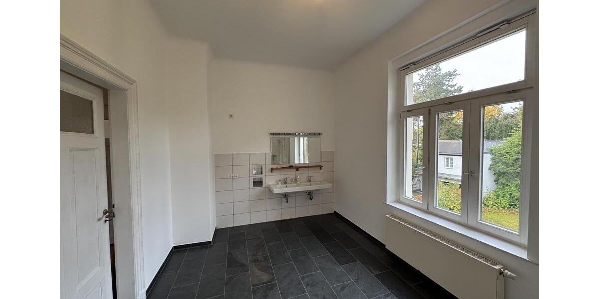 Villa Markkleeberg - 7 Zimmer, 307 m&sup2;, 3.950&euro; | Angebot:23198094